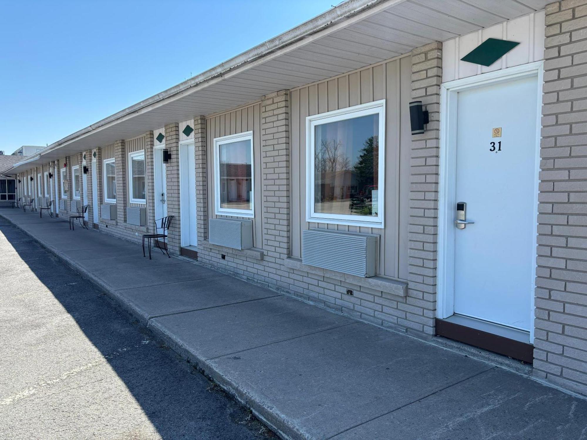 Seven Oakes Motel Kingston Exterior foto